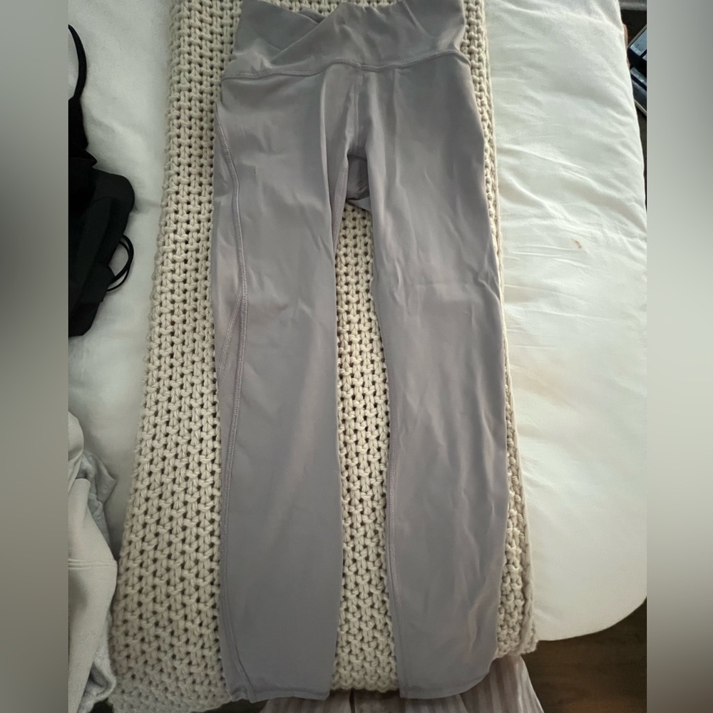 Never worn lavender lulu leggings!